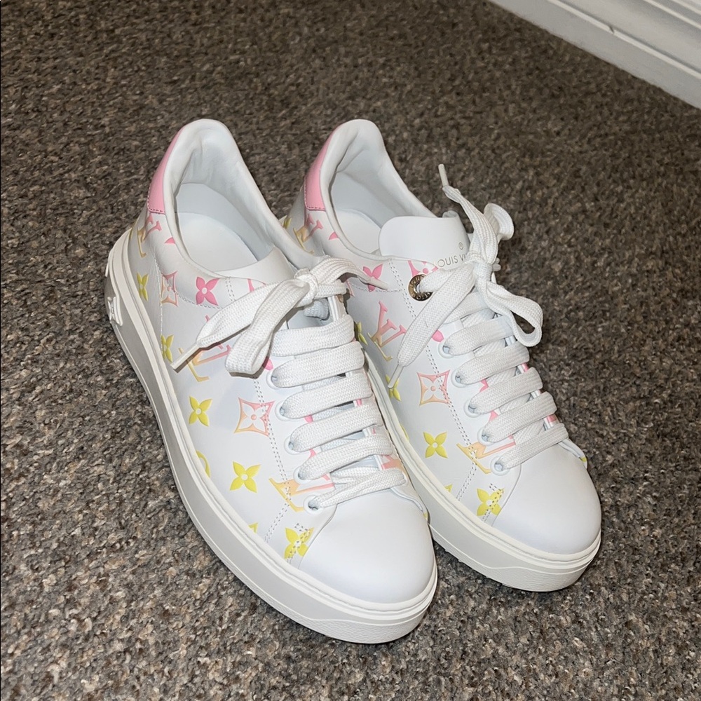 Louis Vuitton sneakers. 7 - Picture 2 of 10